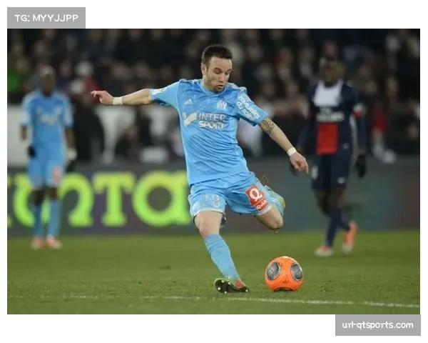 巴黎圣日耳曼主场对阵摩纳哥，恩里克强调肋部进攻是破局关键